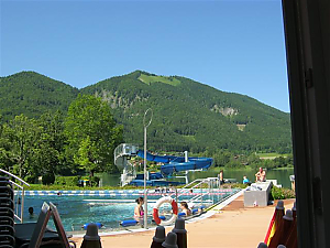 Fuschlseebad: Pool mit Wasserrutsche